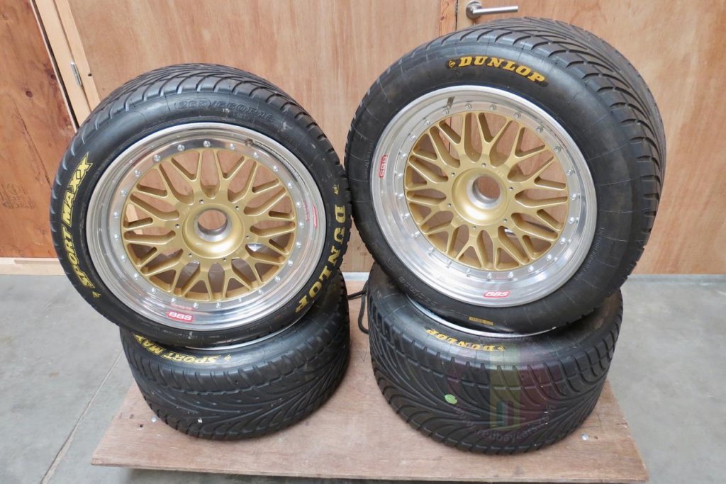 BBS_F40_Racing_Wheels_Set_with_DUNLOP_Profile_Tyres_1.jpg