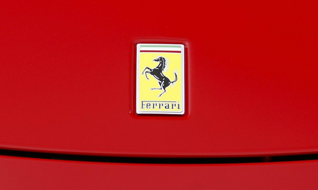 red-2013-ferrari-458-spider-front-badge.thumb.jpg.aa5e43e8e47a71de687f025d9a9f98ed.jpg