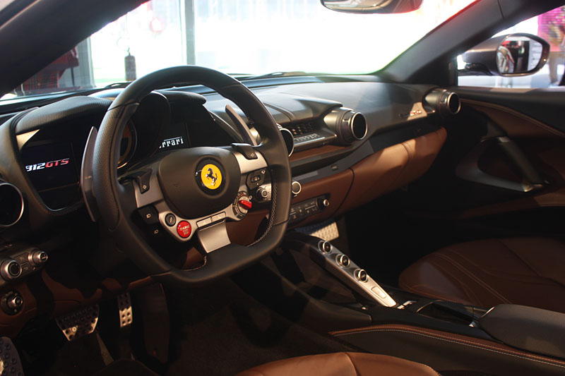 Ferrari-812-GTS-Interior.jpg