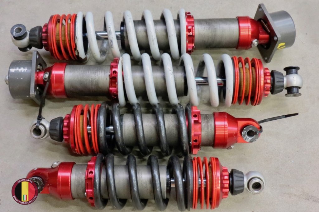 Ferrari_F40_Custom_Adjustable_Suspension_1.jpg