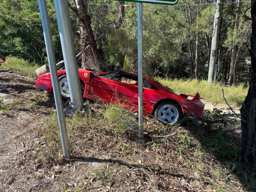 ferrari-f40-smashed-in-australia-presumably-during-dealership-test-drive-146185_1.jpg