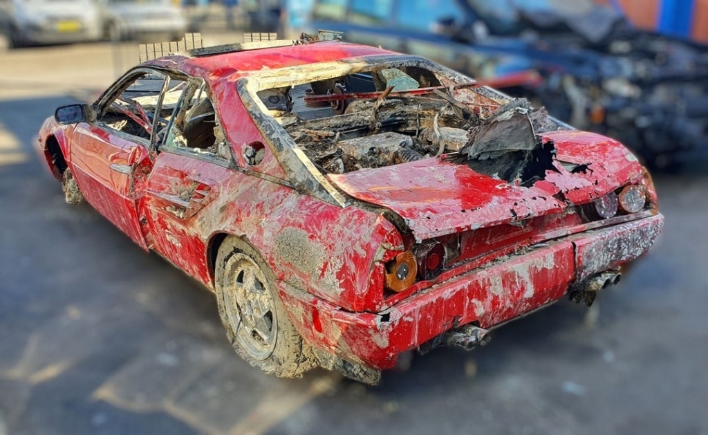 Water-Wrecked-Ferrari-Mondial-turned-Netflix-star-5.jpg