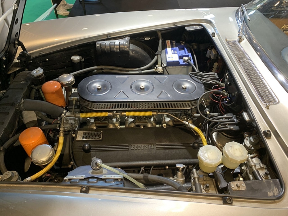 Ferrari-330-GT-motor.jpg