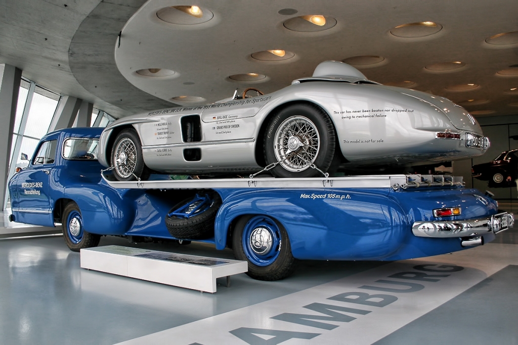 Mercedes-Benz_Renntransporter_1954_(9655917253).jpg