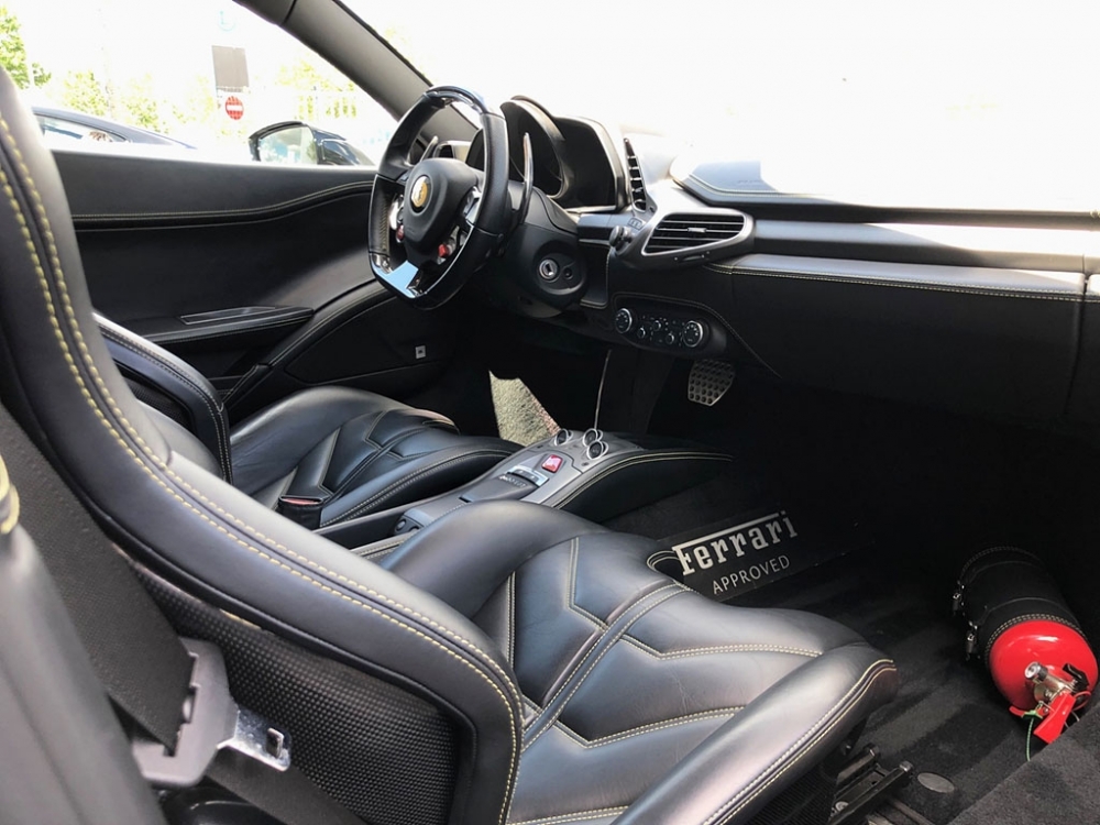 Ferrari-458-interior.jpg