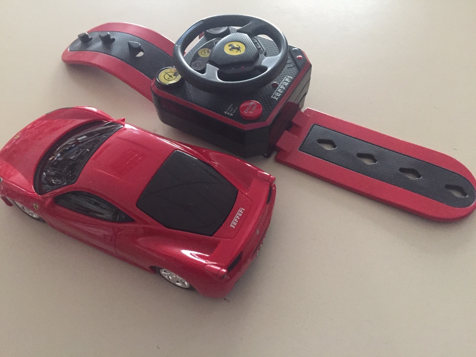 Ferrari télécommandée - Livres, modèles réduits et produits