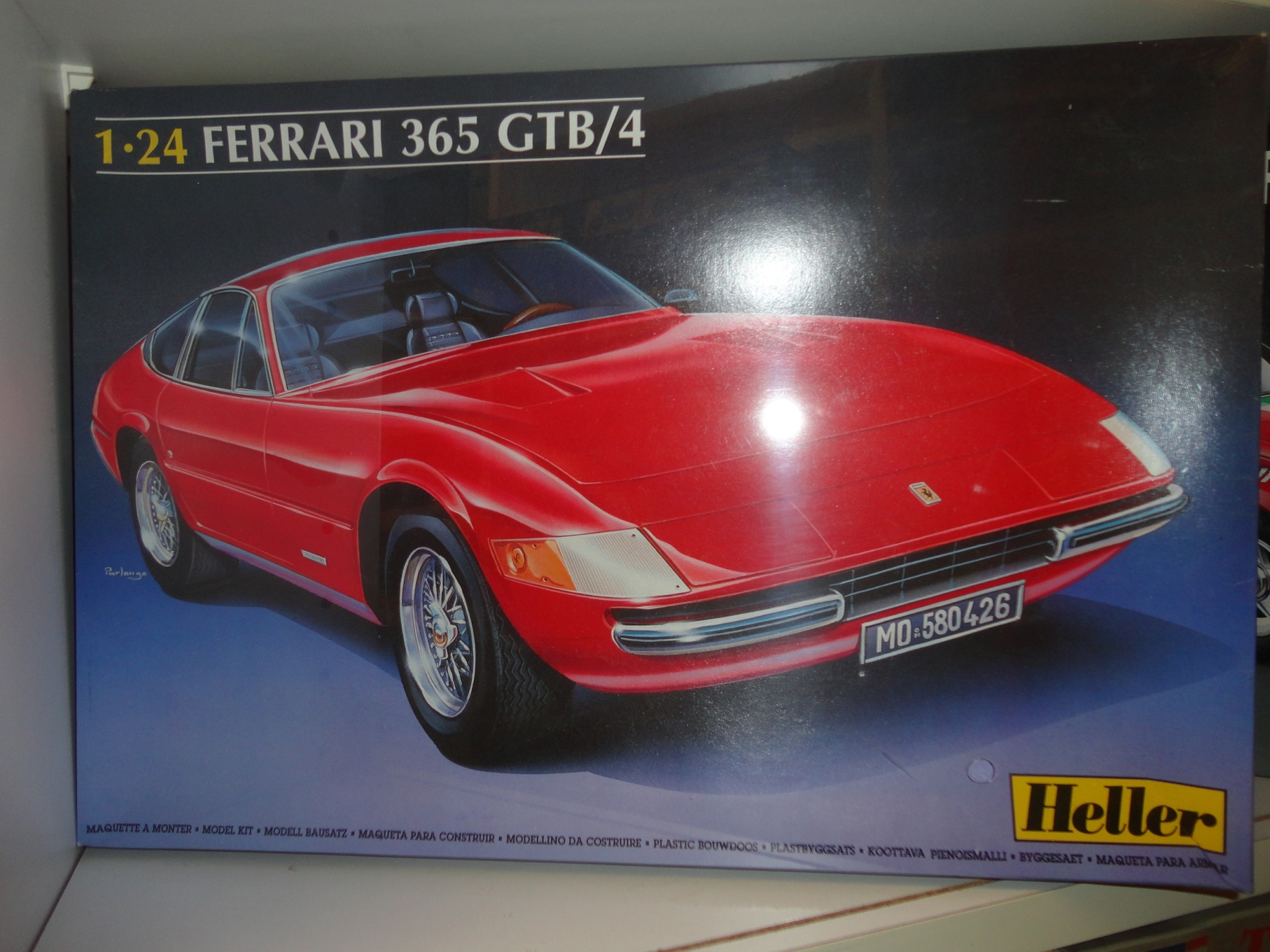 Ferrari 365GTB:4 Heller 1:24.JPG